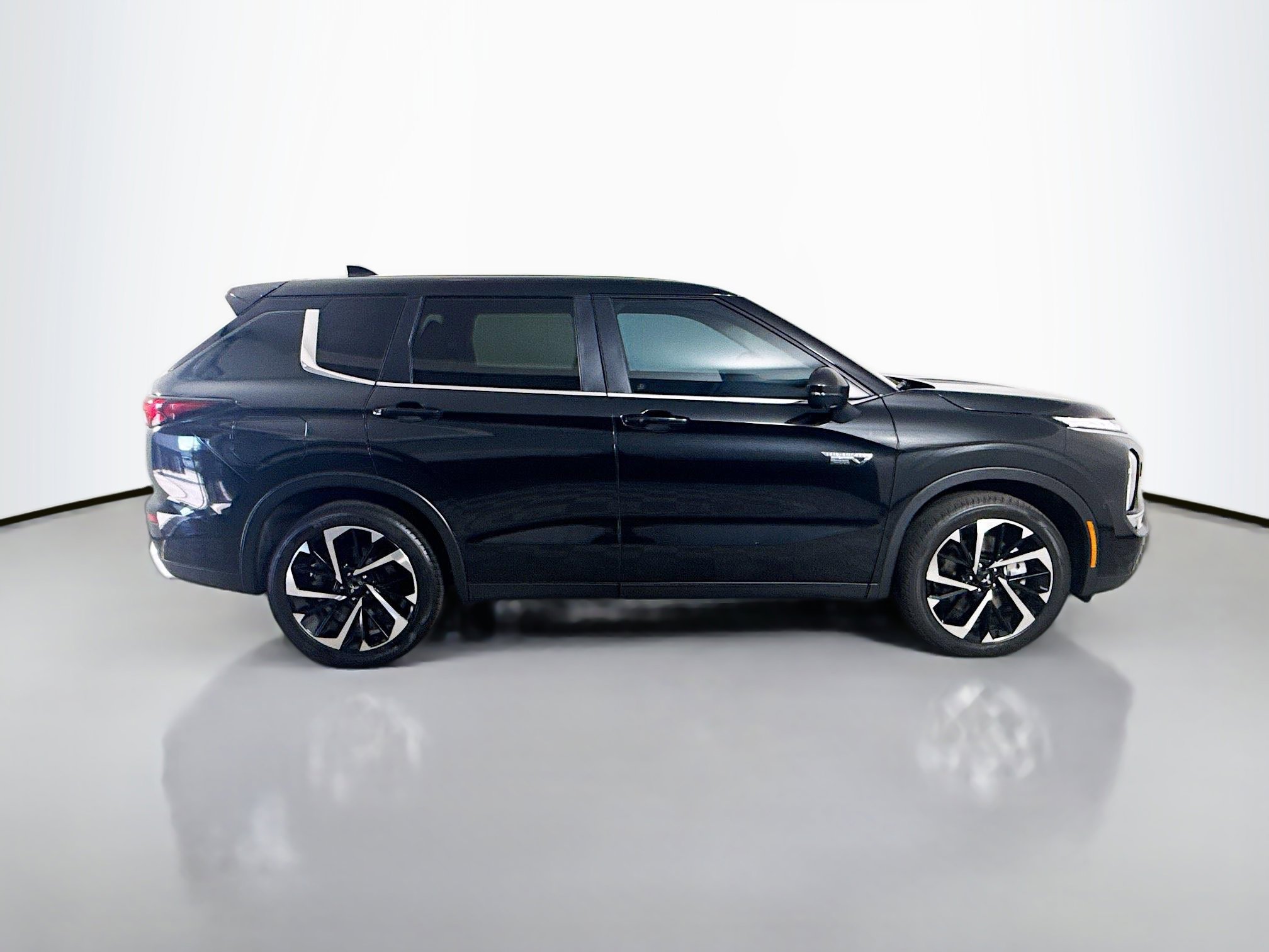 Used 2023 Mitsubishi Outlander SE image 11