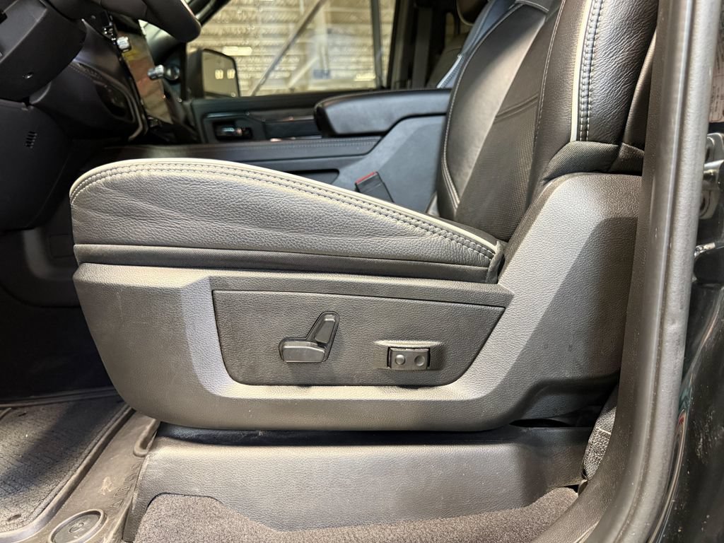 Used 2025 RAM 3500 Limited AWD/4WD image 16