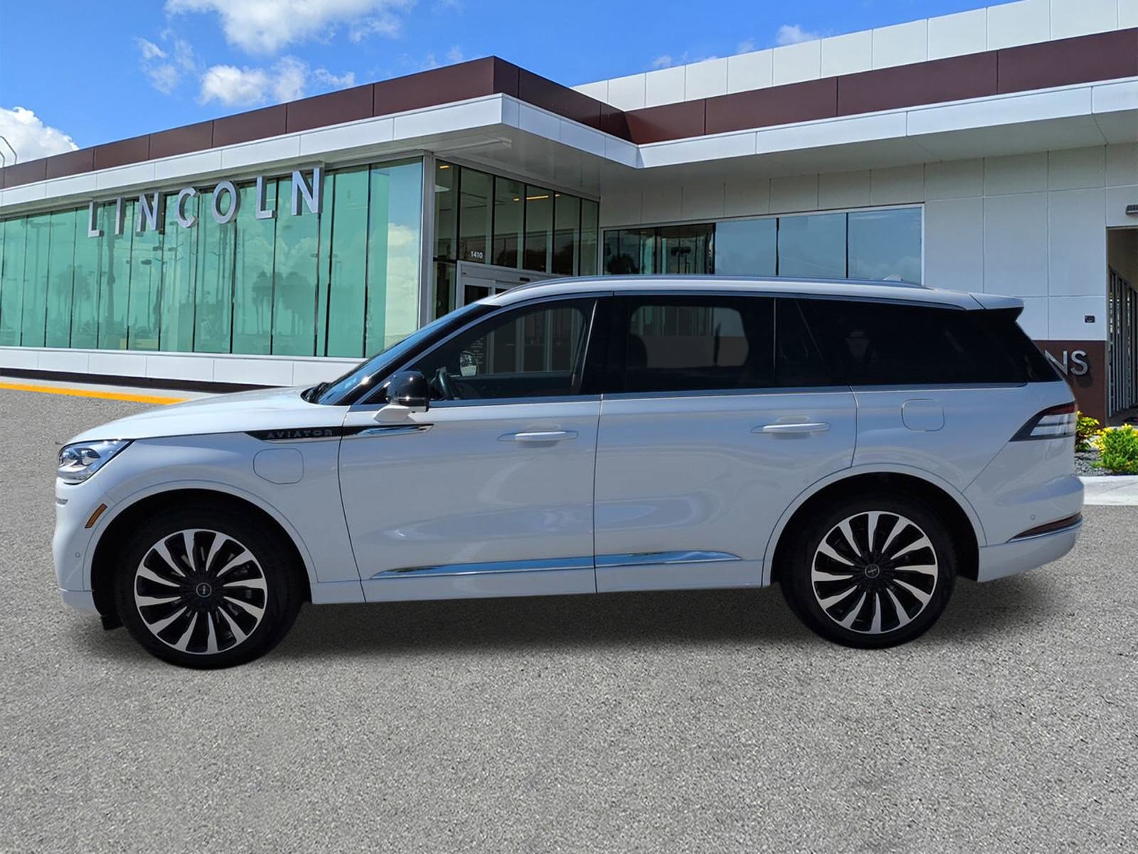 Certified 2023 Lincoln Aviator Black Label Grand Touring w/ Class IV Trailer Tow Package image 8