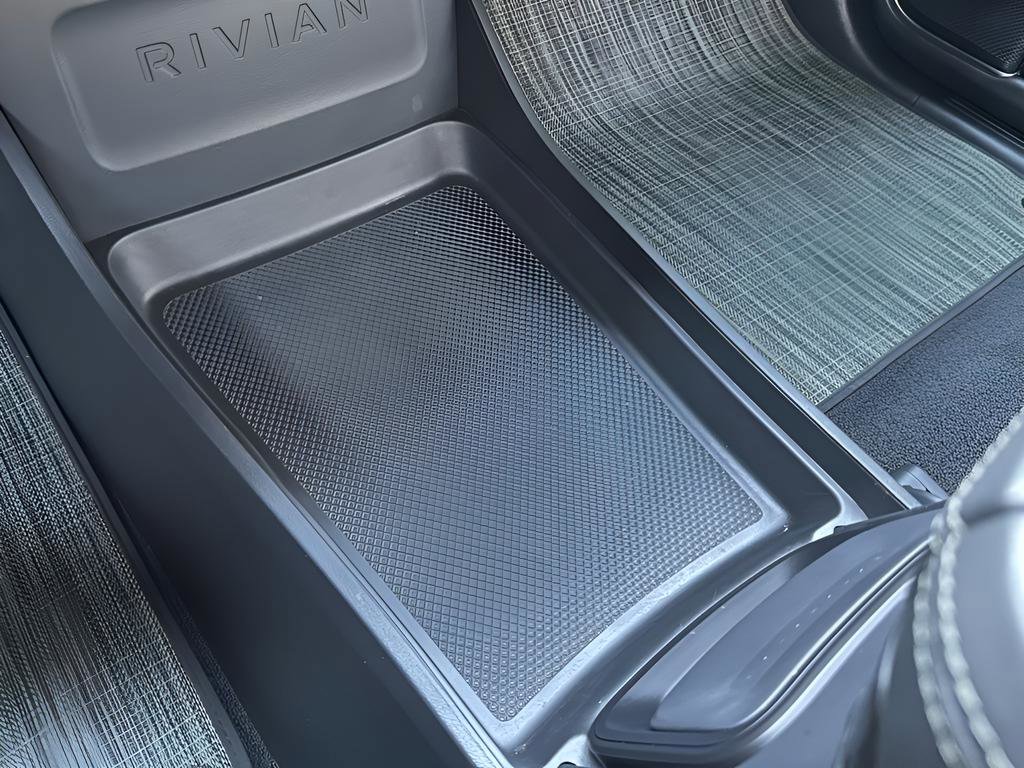 Used 2022 Rivian R1S Adventure image 64