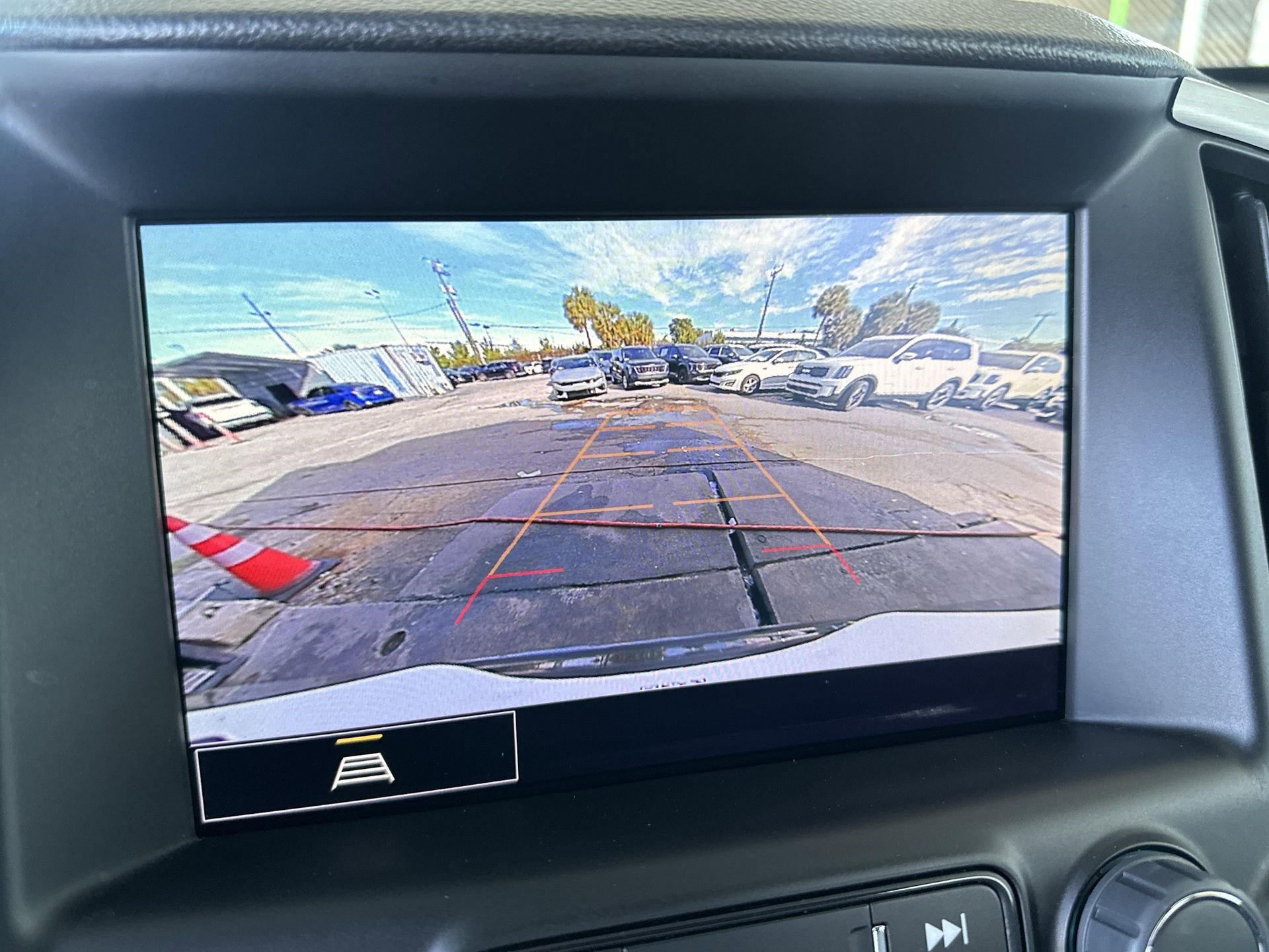 Used 2024 GMC Terrain SLT image 25