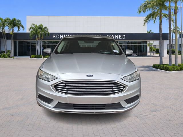 Used 2017 Ford Fusion SE w/ Fusion SE Technology Package image 2
