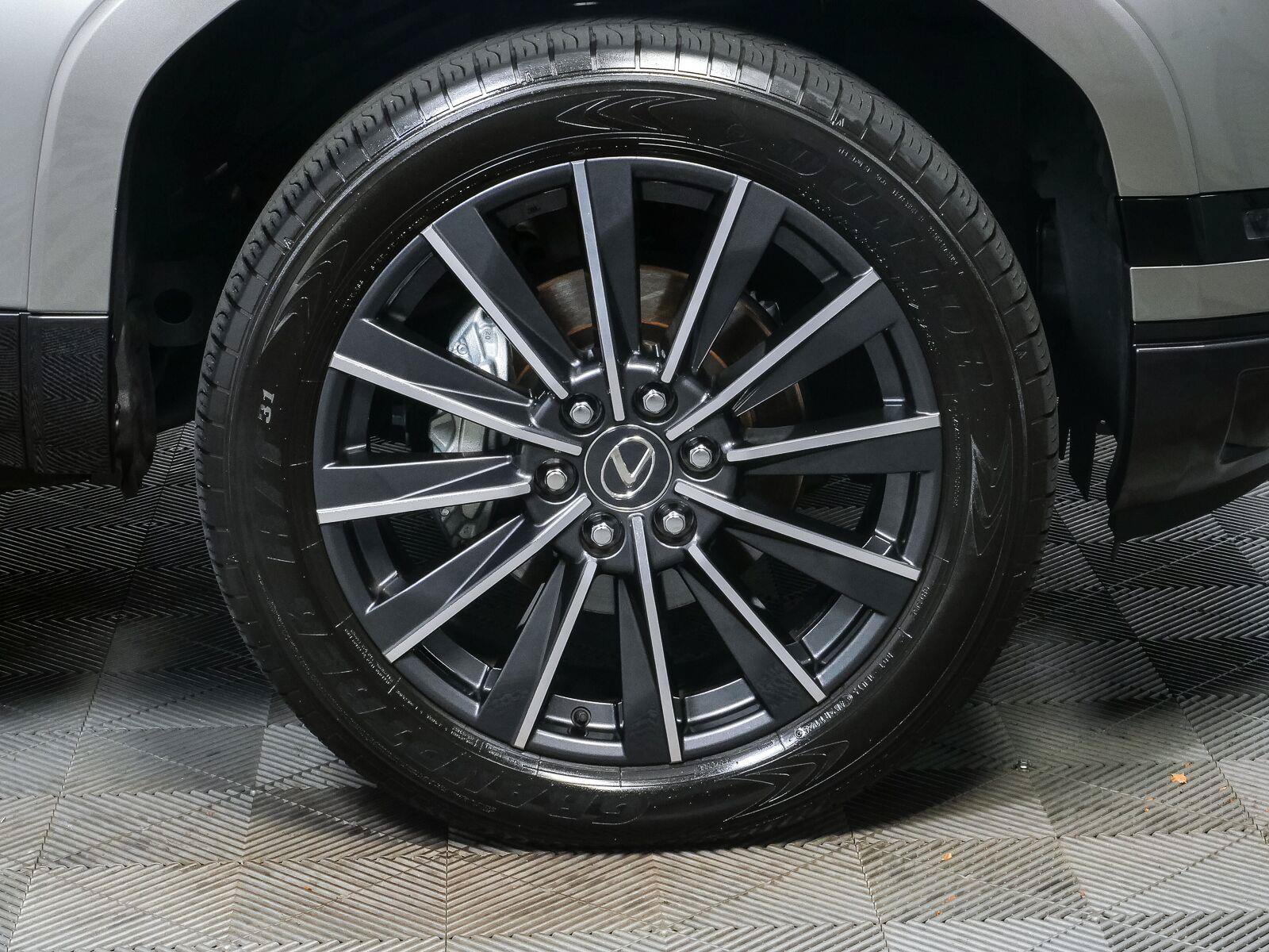 Used 2025 Lexus GX 550 w/ Accessory Package (Z1) AWD/4WD image 38