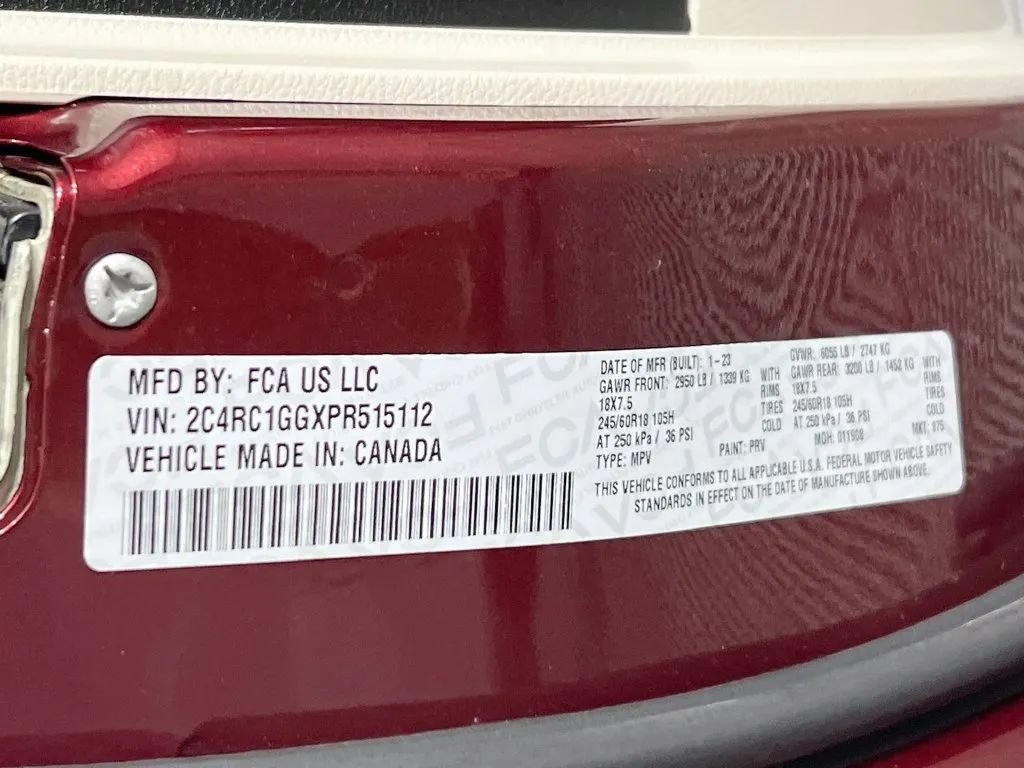 Used 2023 Chrysler Pacifica Limited FWD image 35