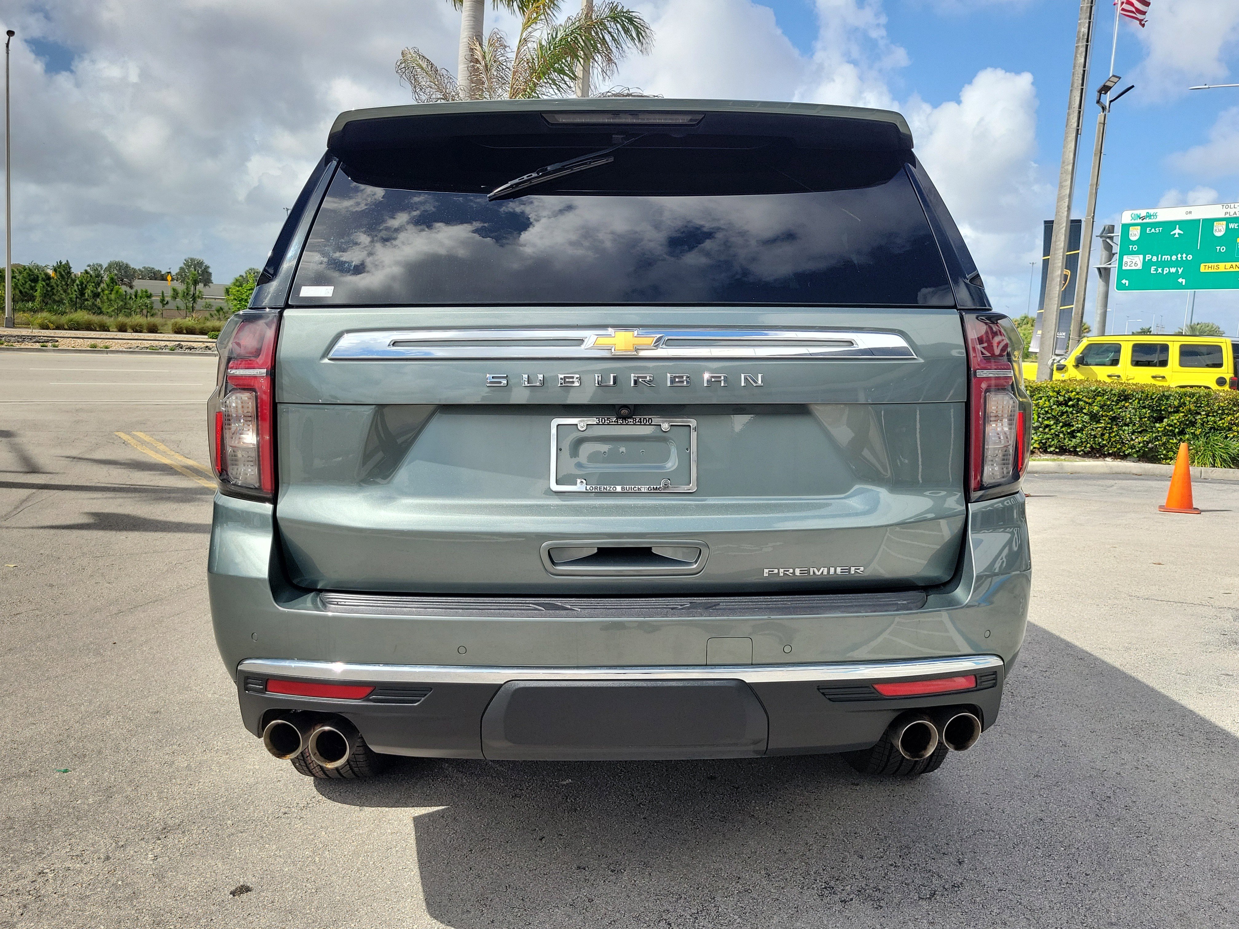 Used 2023 Chevrolet Suburban Premier image 6