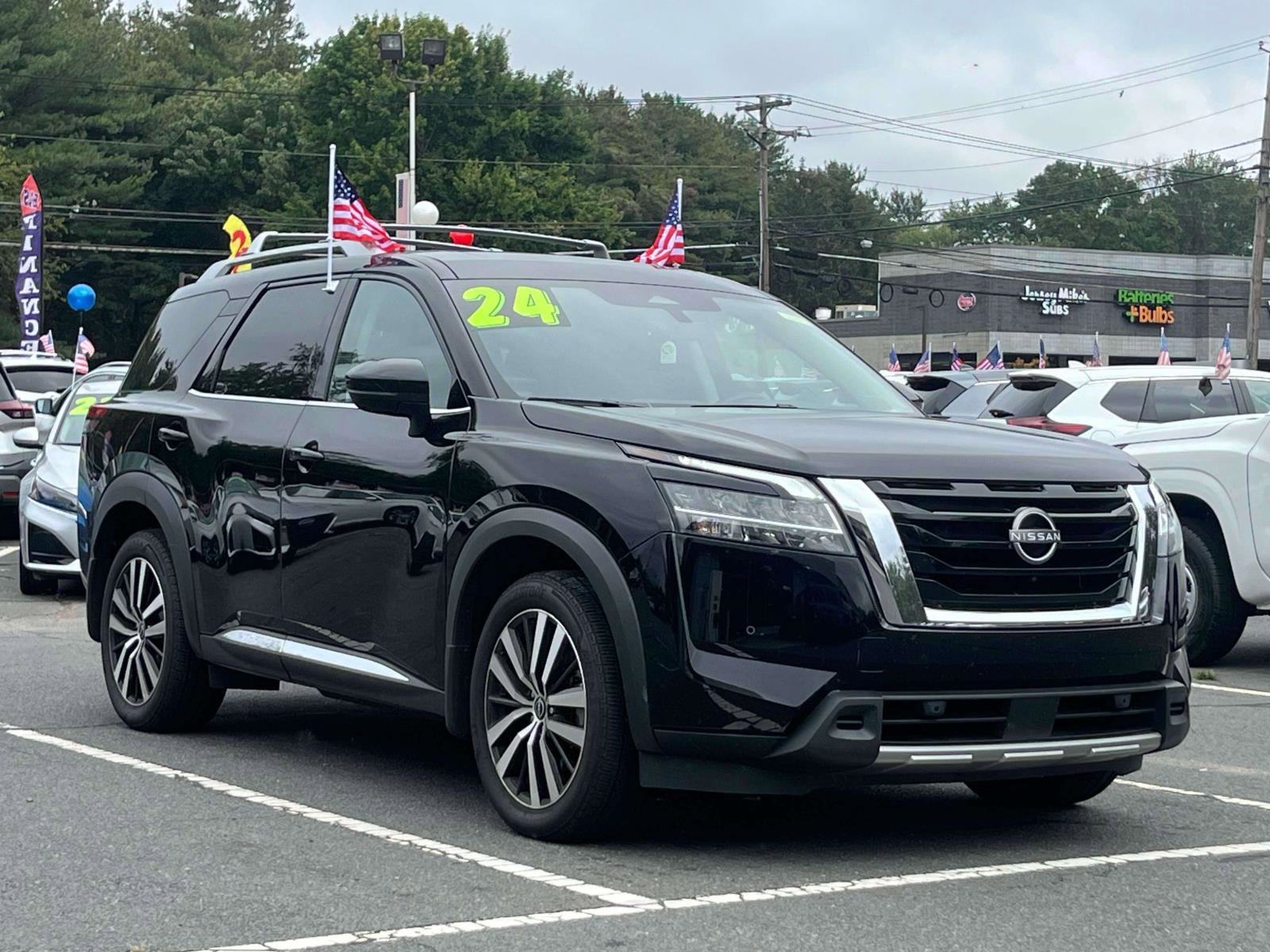 Used 2024 Nissan Pathfinder Platinum w/ Cargo Package