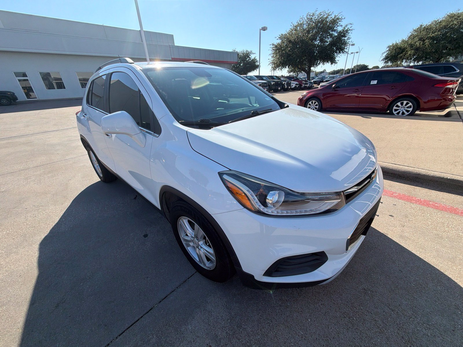 Used 2017 Chevrolet Trax LT w/ LT Convenience Package FWD image 4