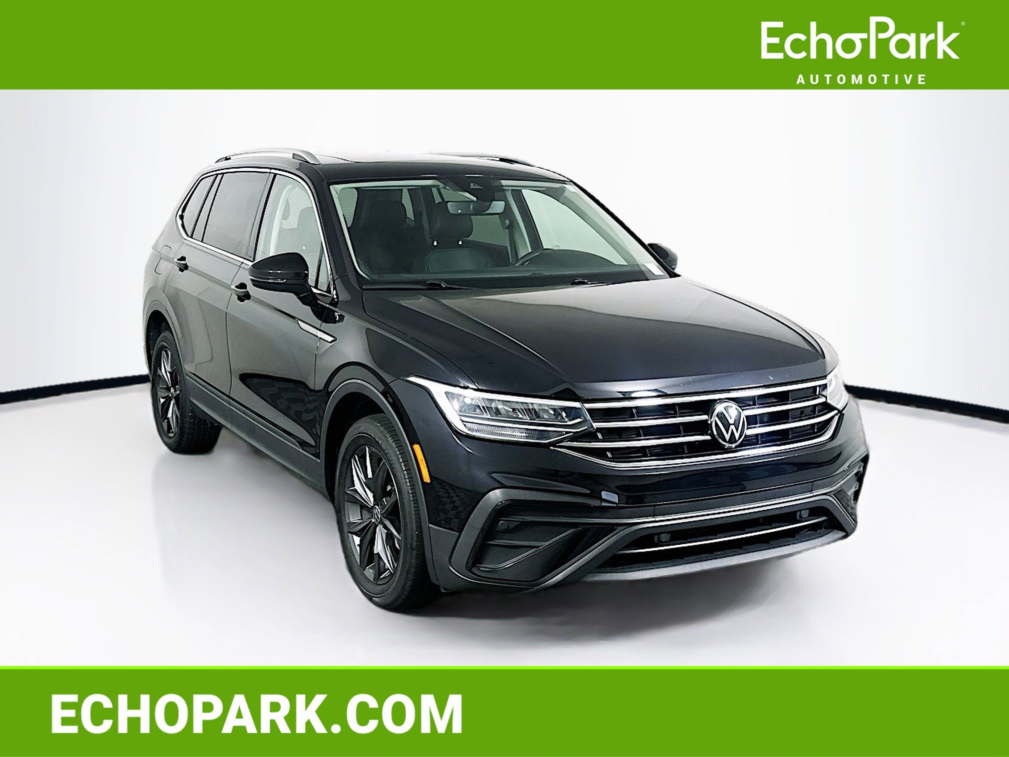Used 2022 Volkswagen Tiguan SE w/ Panoramic Sunroof Package image 1