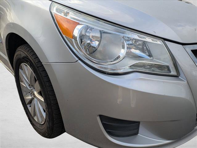 Used 2012 Volkswagen Routan SEL FWD image 9