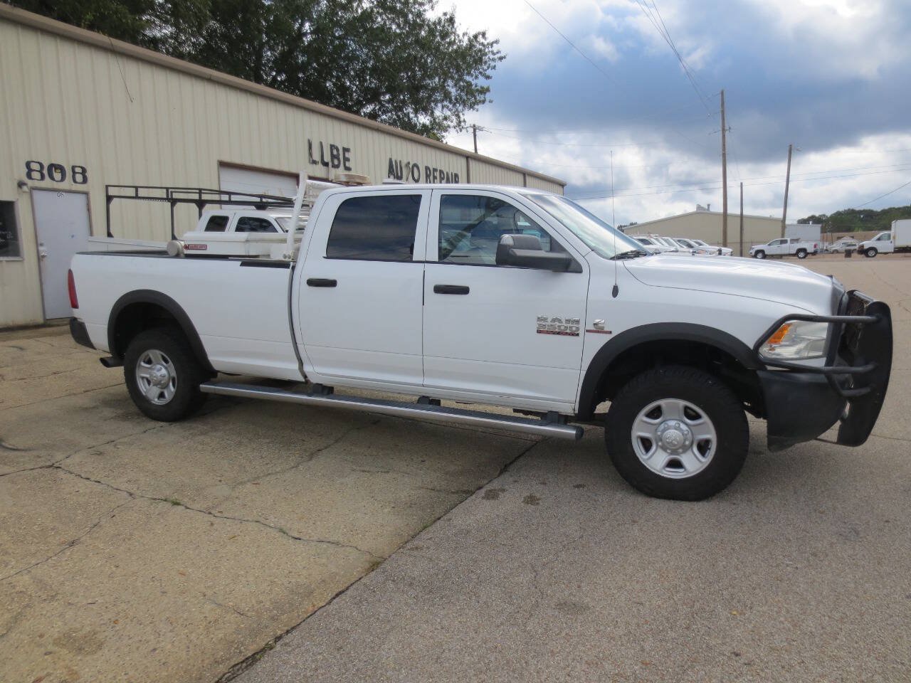 Used 2017 RAM 3500 Tradesman AWD/4WD image 2