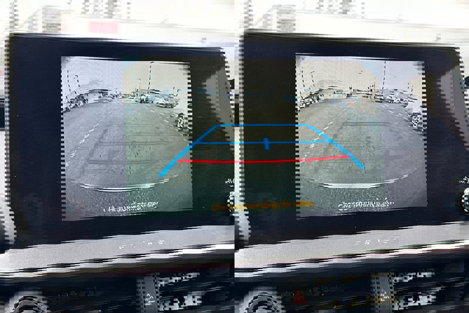 Used 2025 Toyota Prius SE image 19