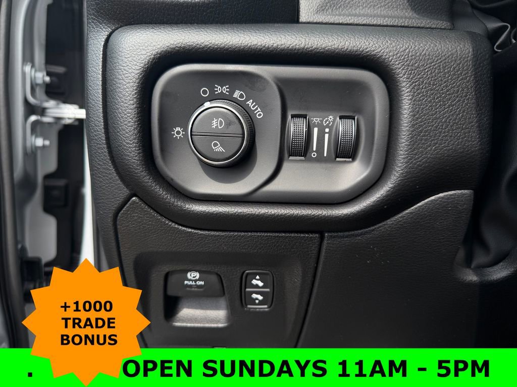 New 2026 RAM 1500 4x4 Crew Cab image 17