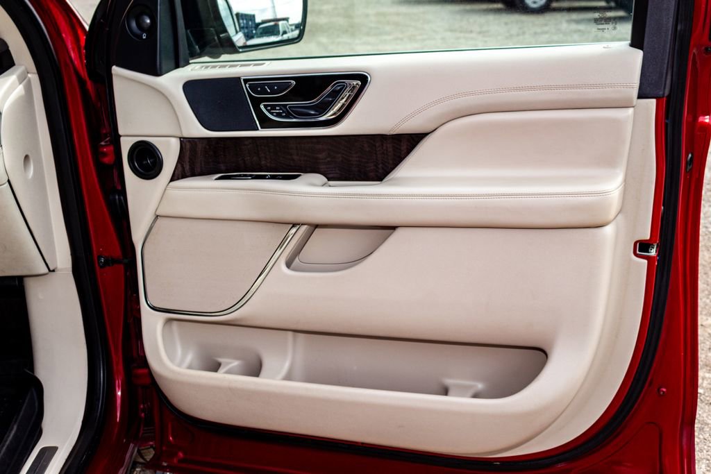 Used 2020 Lincoln Navigator Reserve image 26