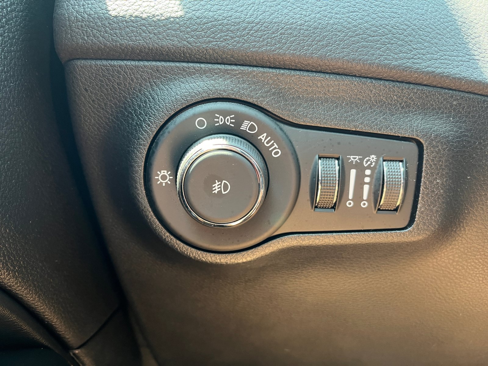 Used 2020 Jeep Compass Limited w/ Luxury Seat Group AWD/4WD image 27