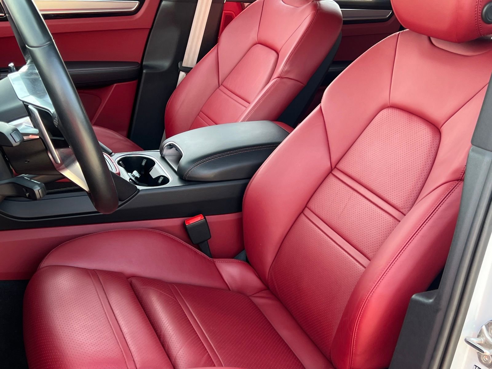 Certified 2022 Porsche Cayenne Platinum Edition image 5