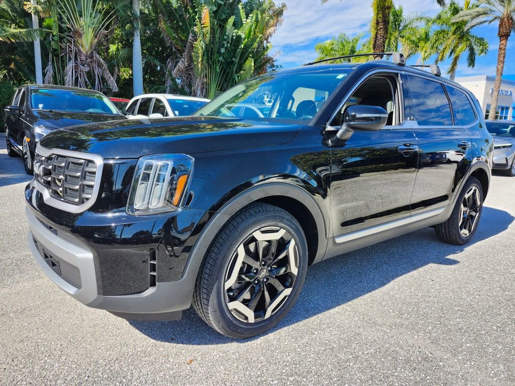 Used 2023 Kia Telluride S w/ S Sunroof Package image 3