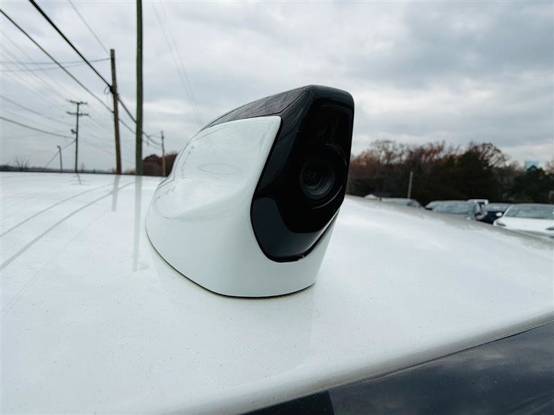 Used 2020 Jaguar XE S image 12