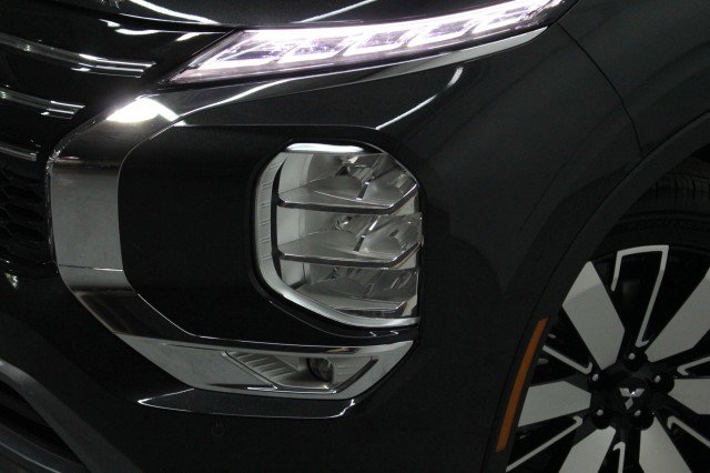 New 2026 Mitsubishi Outlander SE image 2
