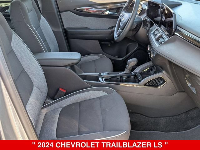 Used 2024 Chevrolet TrailBlazer LS AWD/4WD image 35