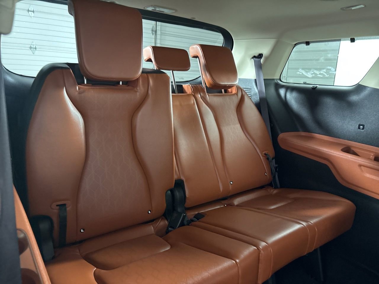 Used 2026 Kia Carnival SX w/ SX Dark Edition Package image 24