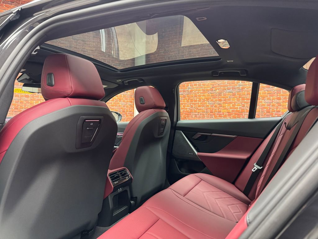 New 2026 BMW i5 eDrive40 w/ M Sport Package image 3