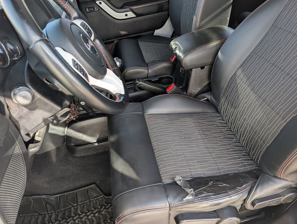 Used 2012 Jeep Wrangler Sahara image 11