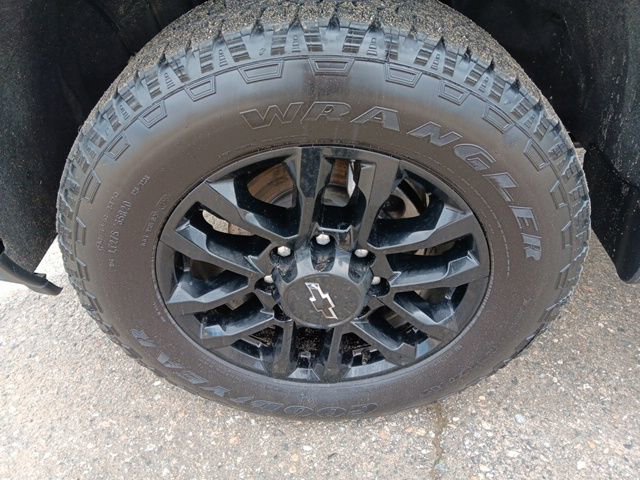 Used 2025 Chevrolet Silverado 2500 Custom w/ Custom Value Package image 7