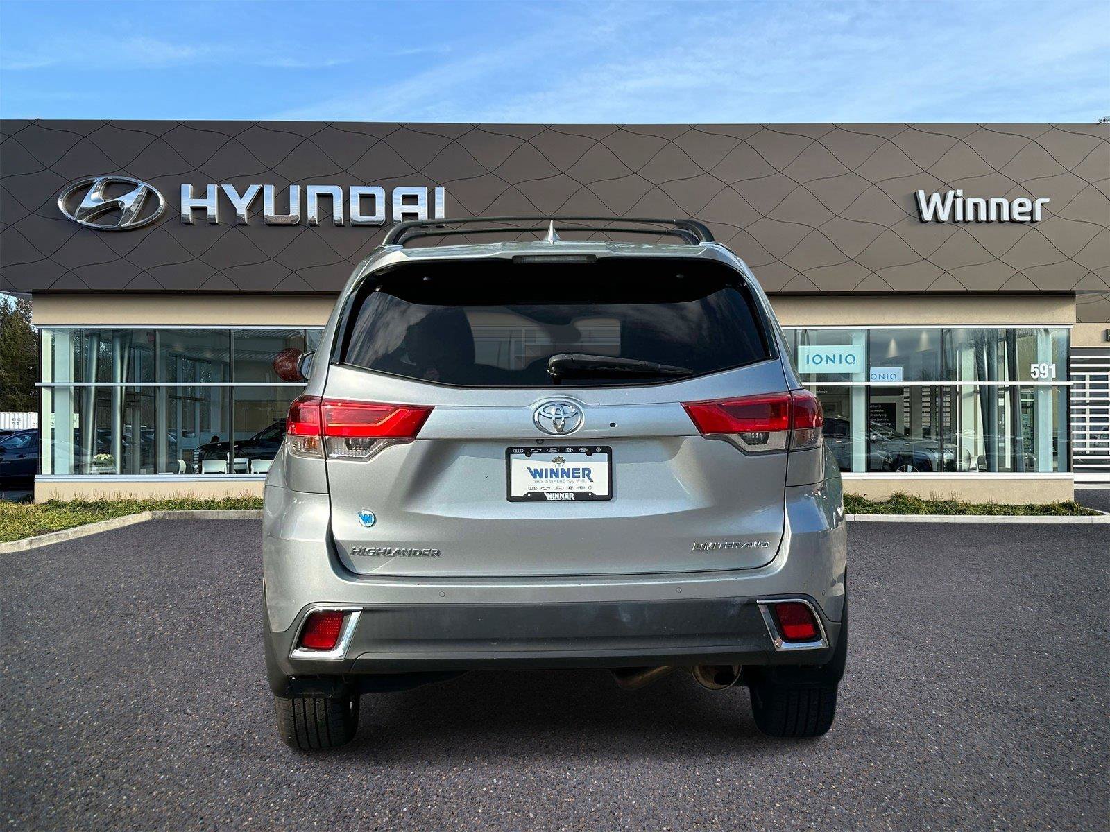 Used 2019 Toyota Highlander Limited Platinum AWD/4WD image 3