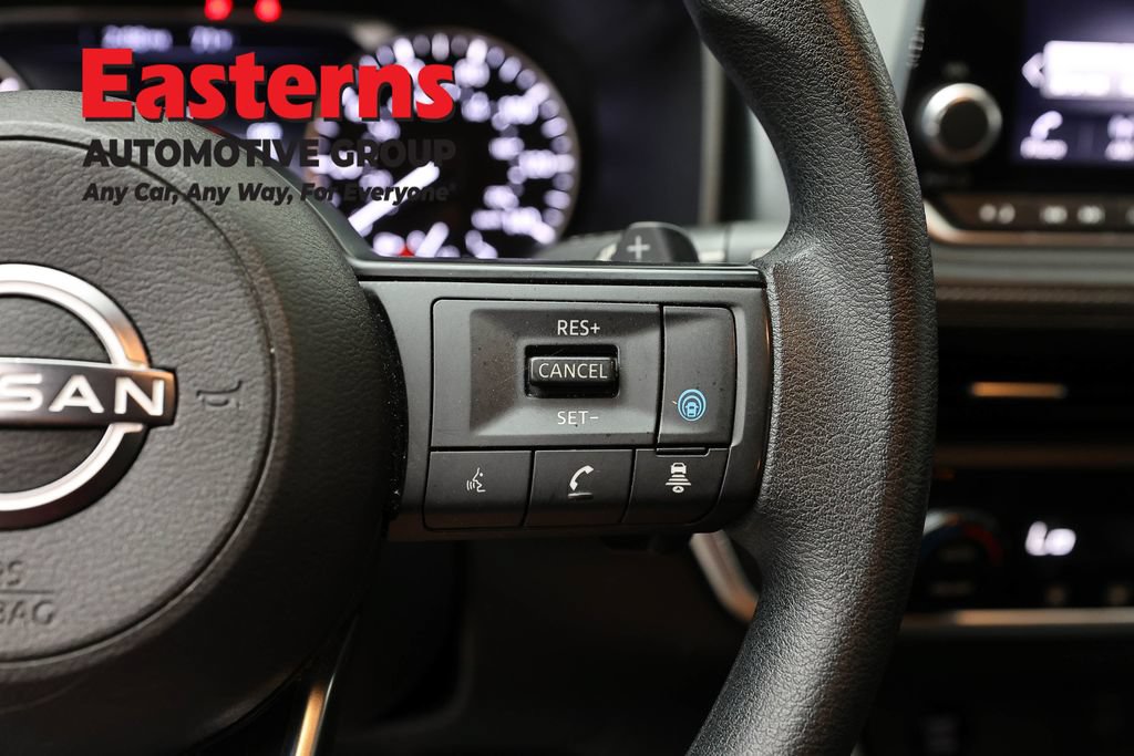 Used 2024 Nissan Rogue SV AWD/4WD image 15