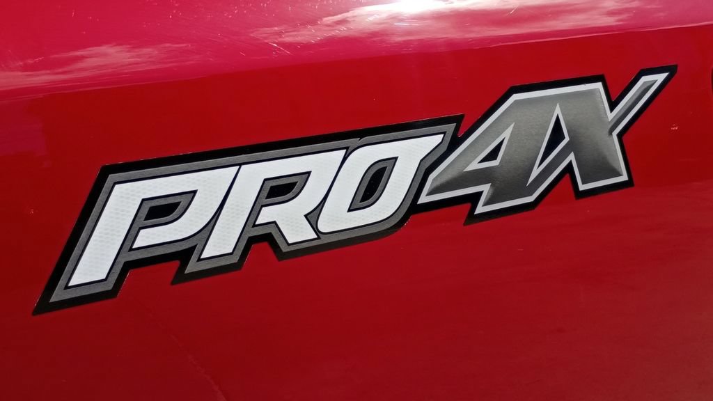 Used 2023 Nissan Titan PRO-4X w/ Pro-4x Convenience Package AWD/4WD image 15