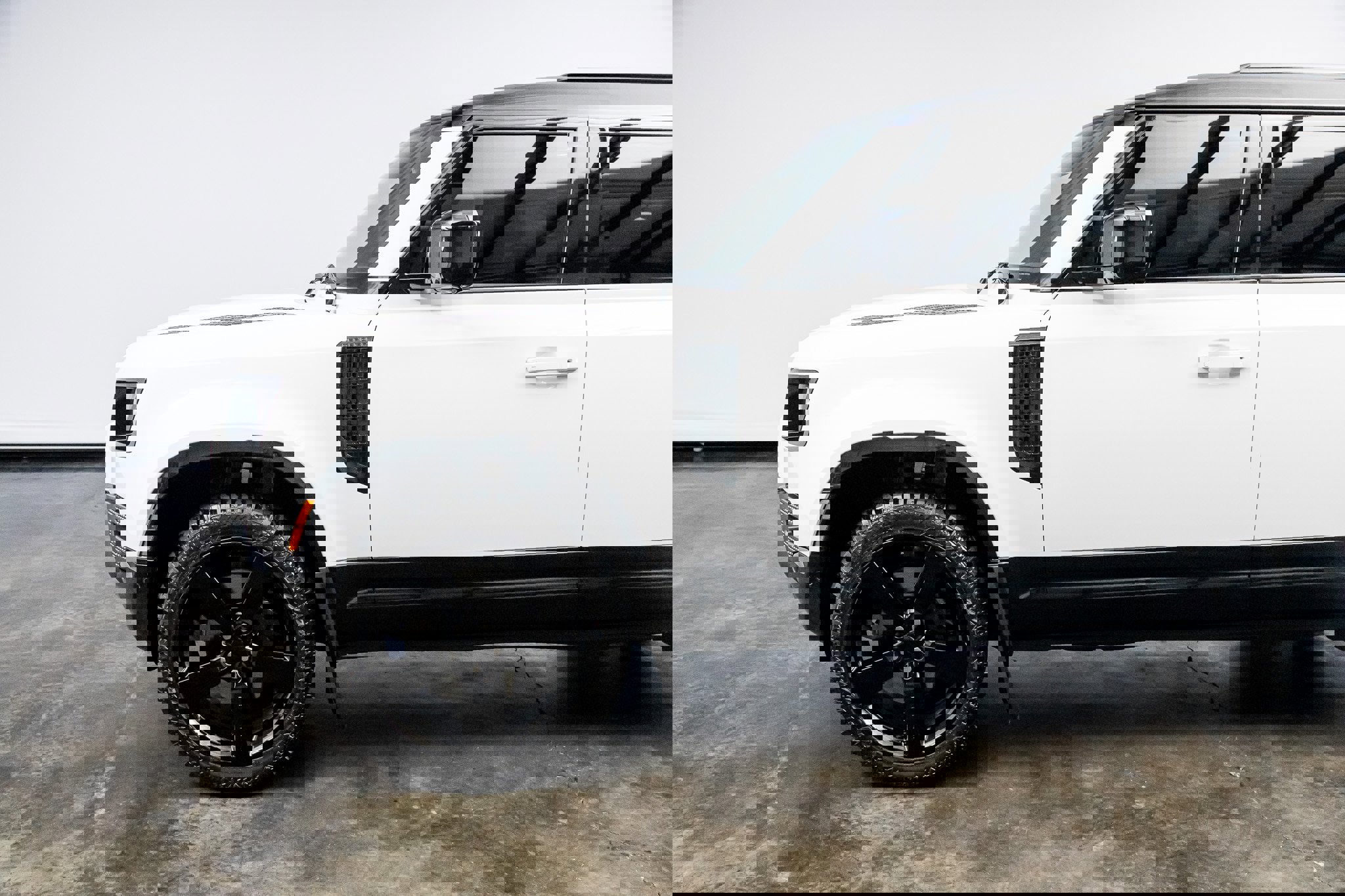 Used 2023 Land Rover Defender 110 X-Dynamic SE AWD/4WD image 10