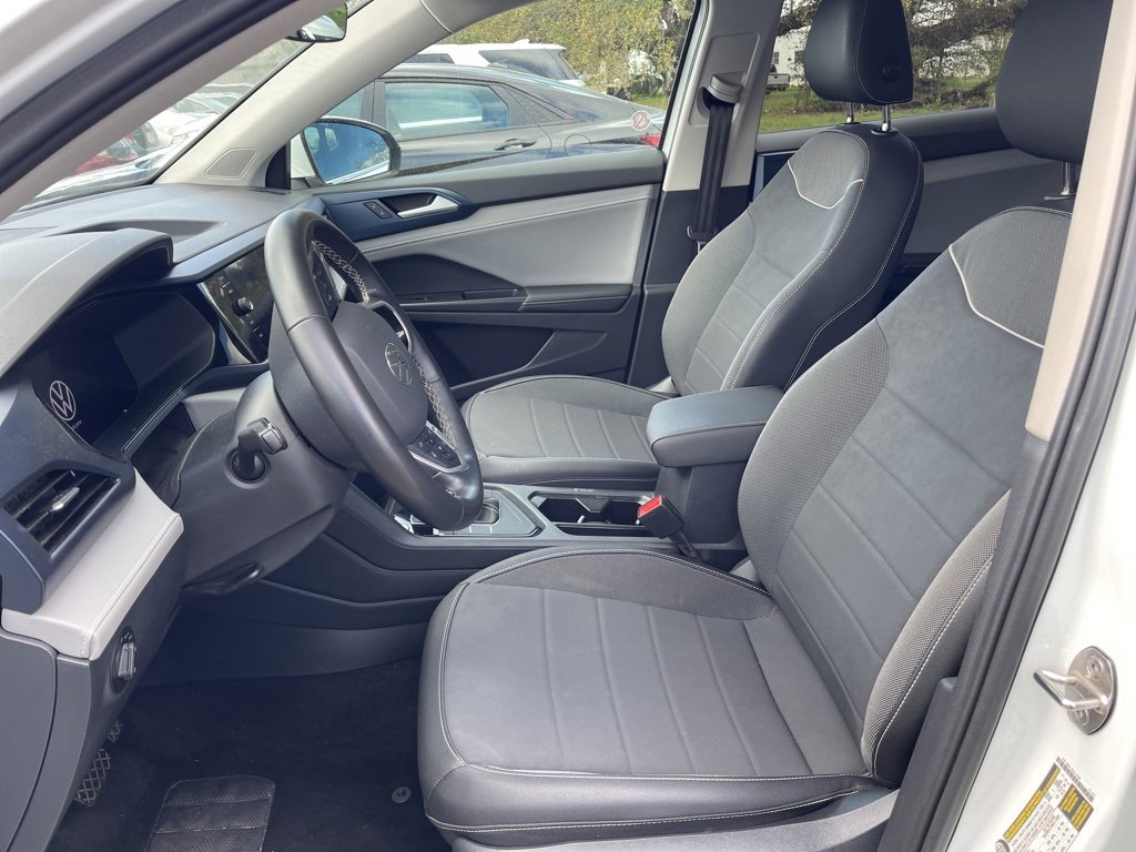 Used 2024 Volkswagen Taos SE image 6