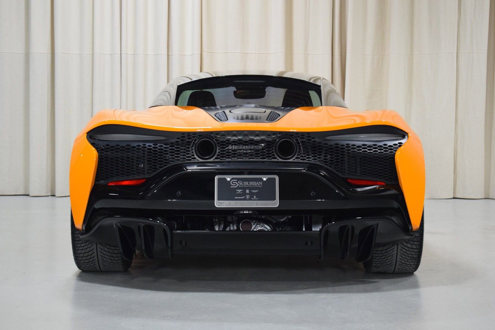 Used 2024 McLaren Artura image 11