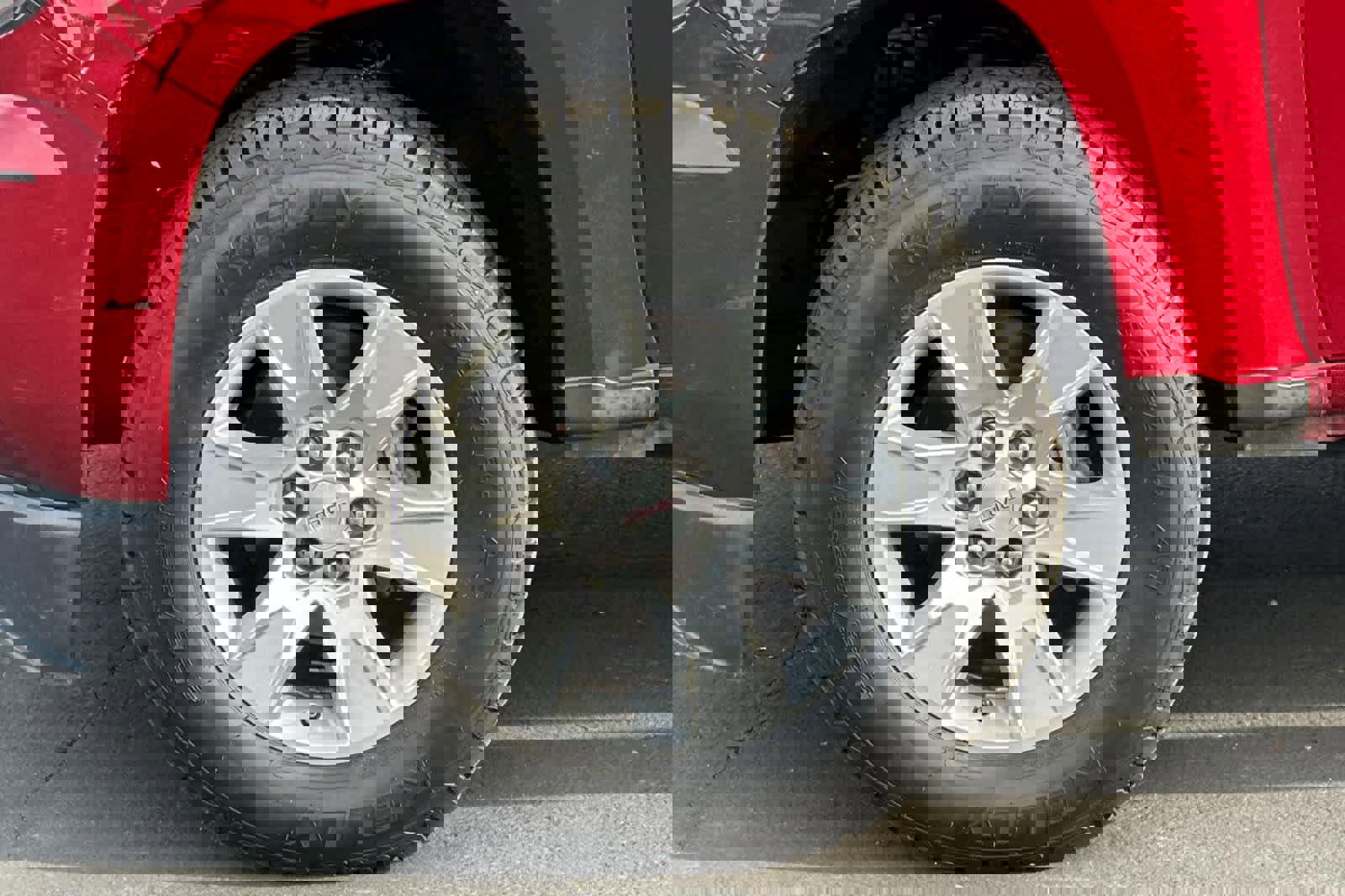 Used 2017 GMC Canyon SLE image 29