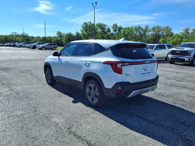 Used 2024 Kia Seltos LX AWD/4WD image 8