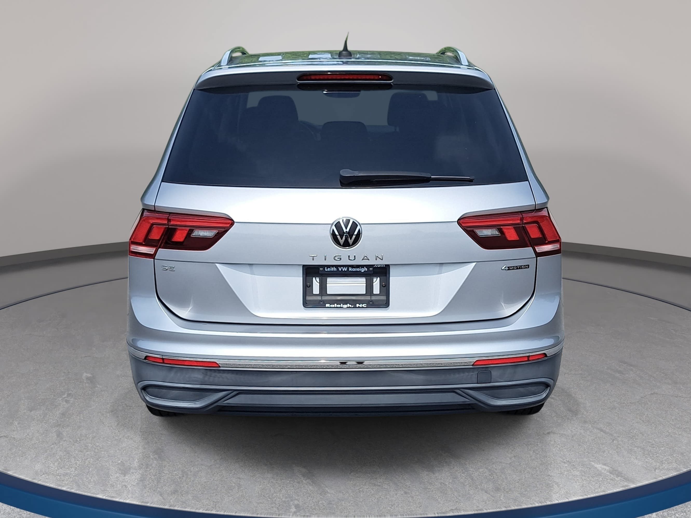 Certified 2022 Volkswagen Tiguan SE w/ Panoramic Sunroof Package AWD/4WD image 6