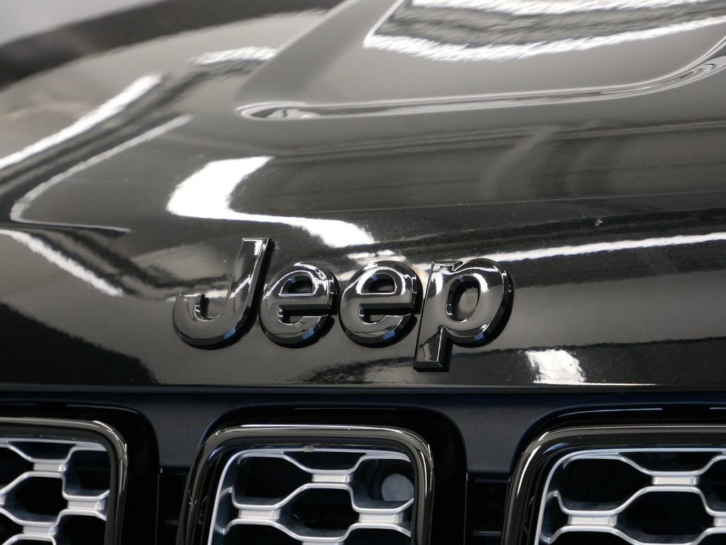 Certified 2022 Jeep Grand Cherokee Laredo X image 50
