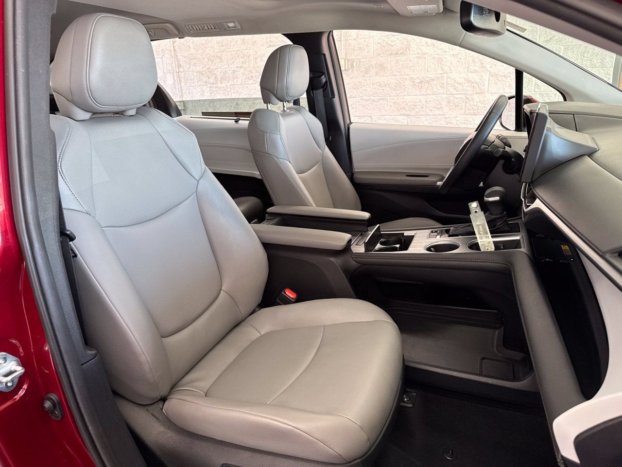 Used 2026 Toyota Sienna XLE FWD image 49