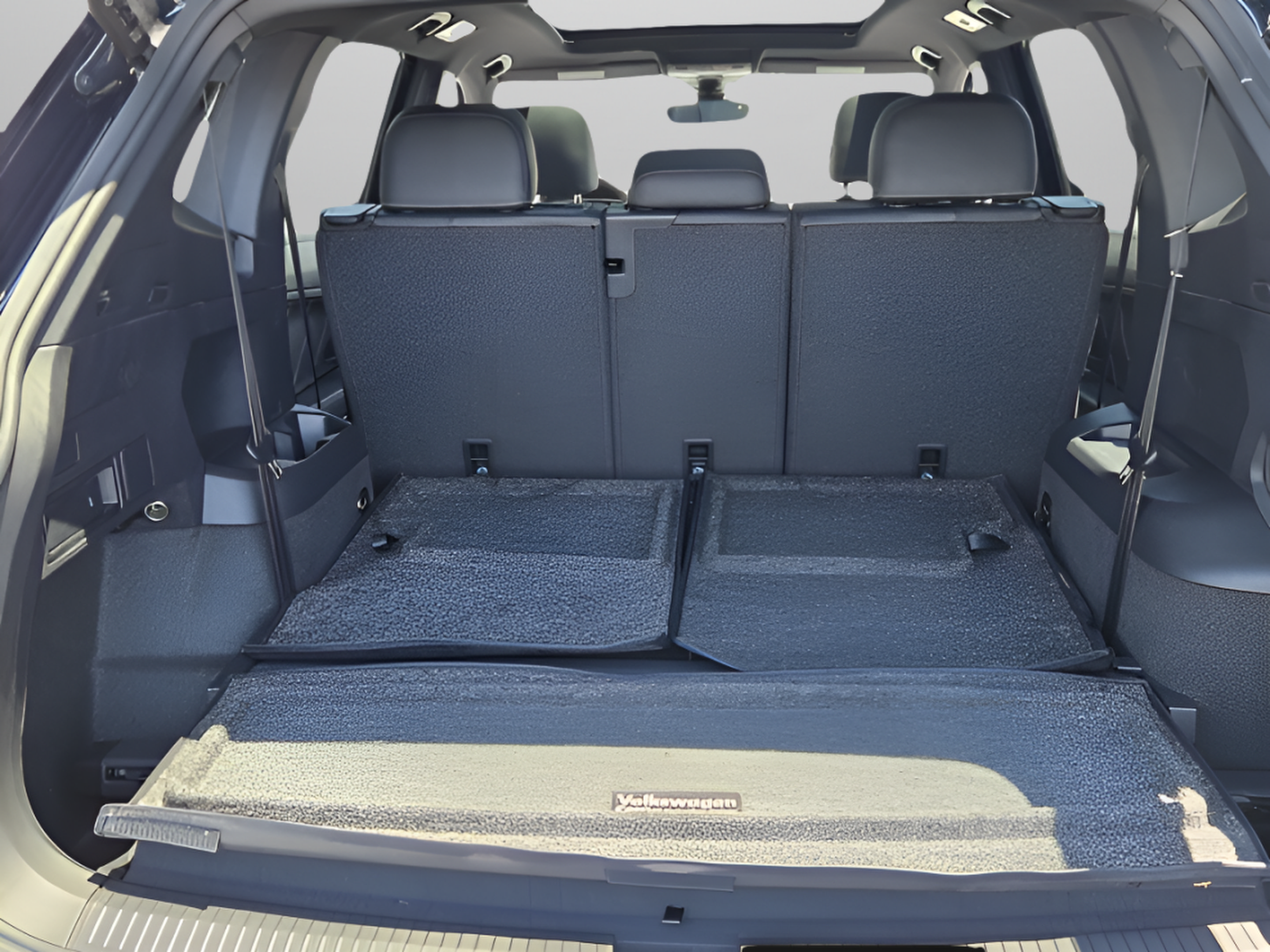 Certified 2024 Volkswagen Tiguan SE R-Line FWD image 27