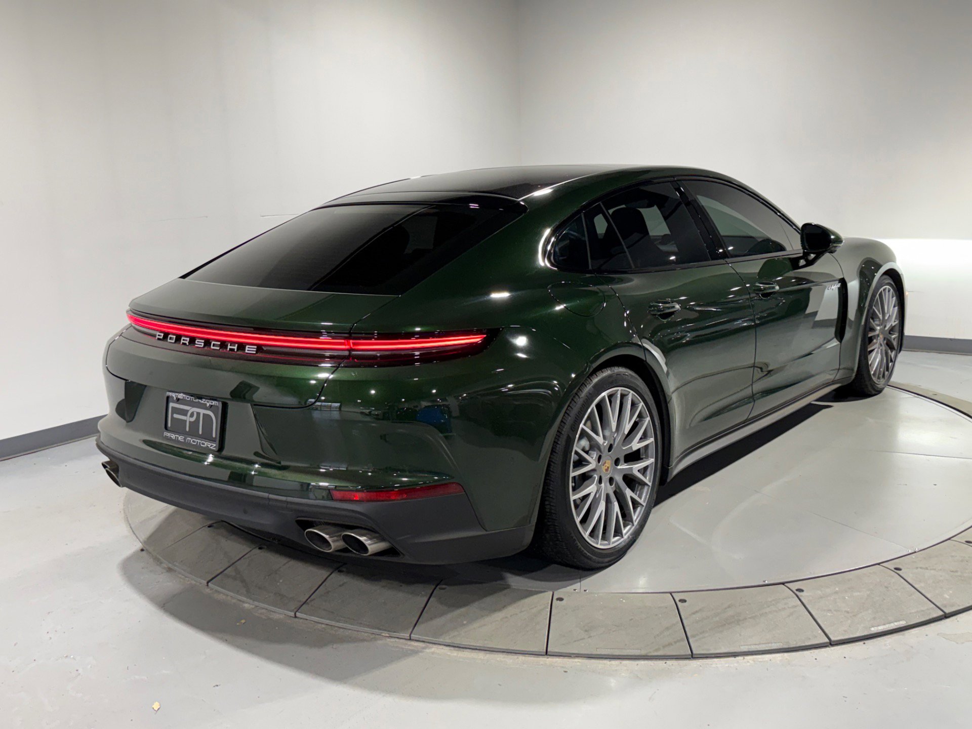 Used 2025 Porsche Panamera 4 image 12