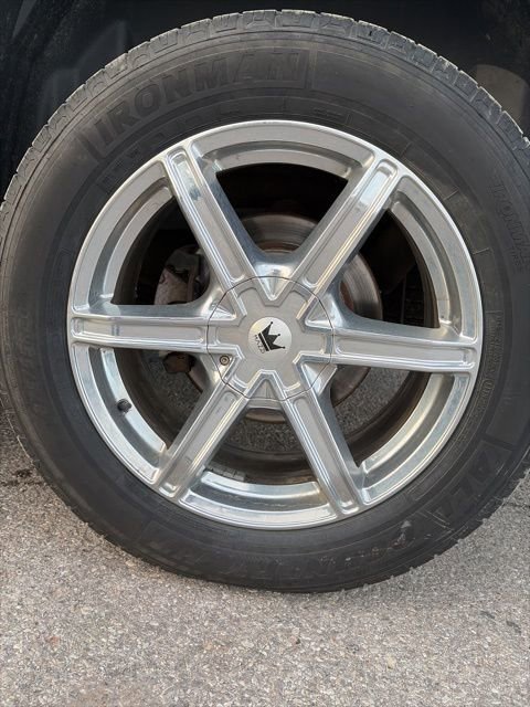 Used 2012 Cadillac Escalade Luxury image 11