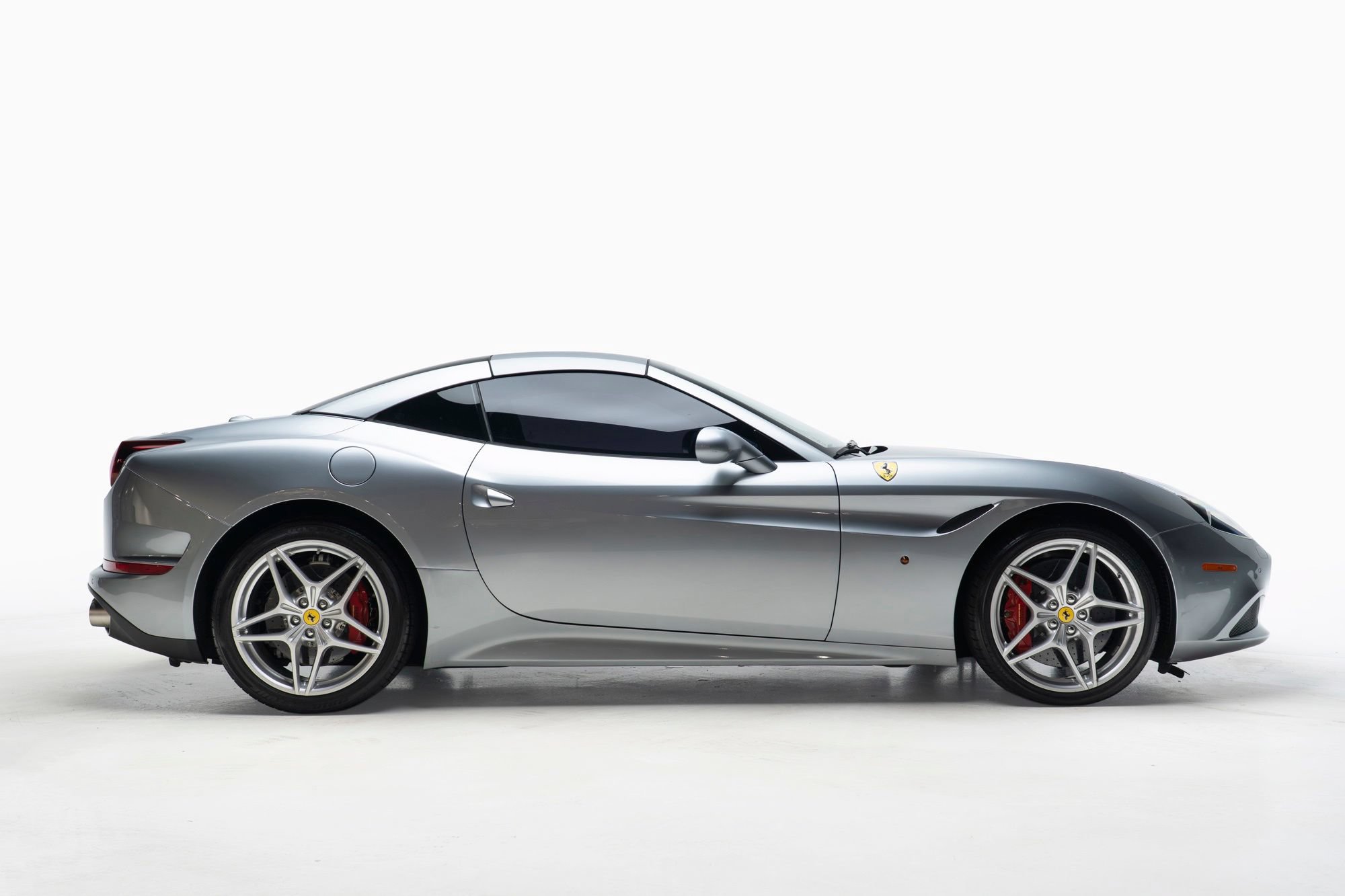 Used 2016 Ferrari California T RWD image 8