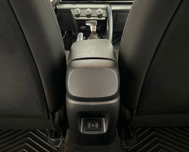 Used 2024 Hyundai Elantra SE FWD image 17