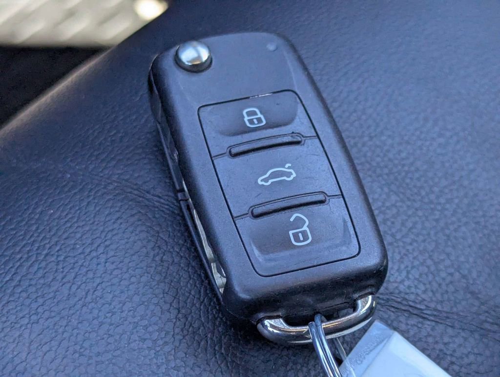 Used 2017 Volkswagen Tiguan SEL image 31