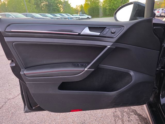 Used 2017 Volkswagen GTI SE FWD image 25