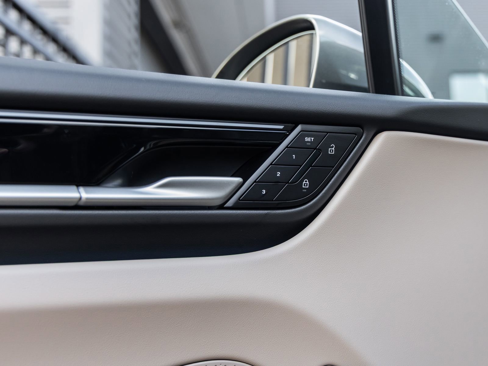 Certified 2025 Porsche Macan Electric image 21