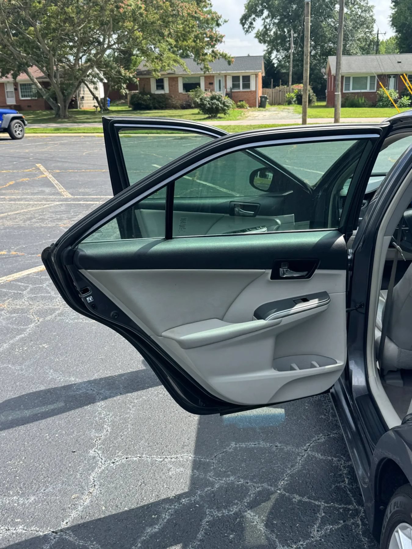 Used 2012 Toyota Camry XLE w/ Convenience Pkg FWD image 17