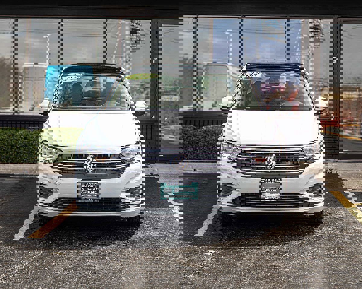 Used 2019 Volkswagen Jetta SE image 2