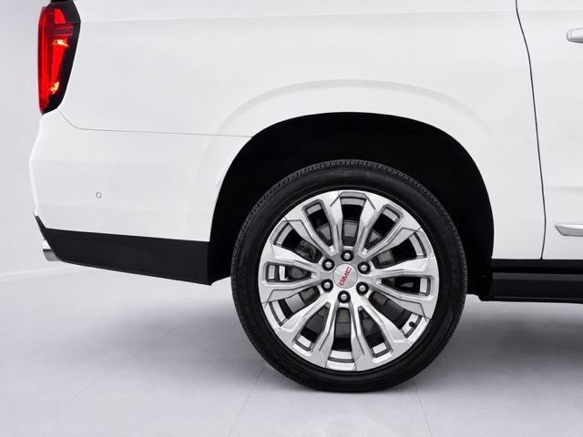 Used 2021 GMC Yukon XL Denali w/ Denali Premium Package AWD/4WD image 11
