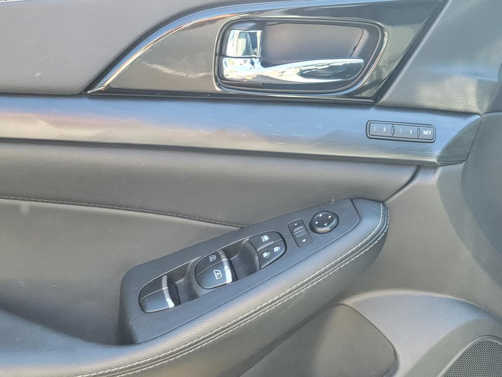 Used 2023 Nissan Maxima Platinum w/ Sport Mat Group FWD image 12
